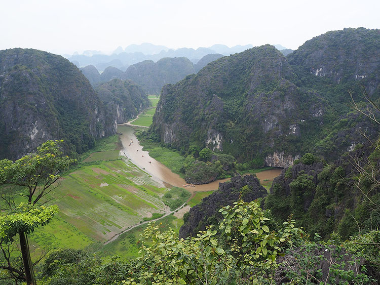 Baie d'Halong terrestre Tam Coc Vietnam